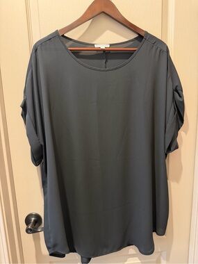 Zenana Outfitters Slate Gray Short-Sleeve Roll-Tab Blouse